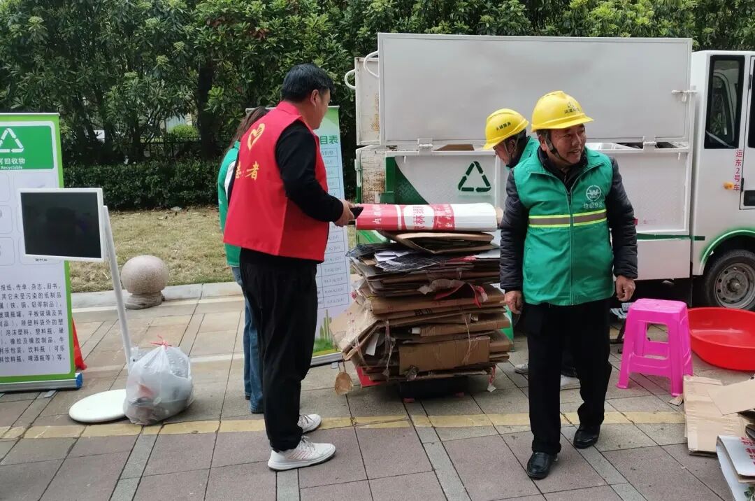 鴻灌環(huán)境鴻心黨支部舉辦“社區(qū)共享，交換美好”垃圾分類宣傳活動(圖5)