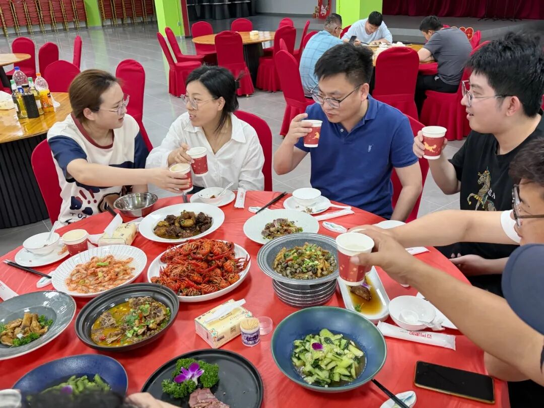 暖心聚力，溫情相伴｜鴻心黨支部、工會聯合舉辦員工生日會(圖8)