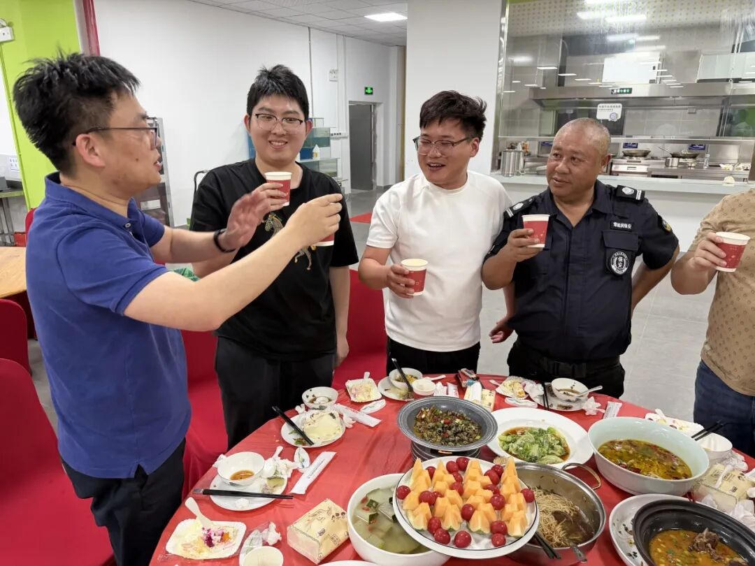 暖心聚力，溫情相伴｜鴻心黨支部、工會聯合舉辦員工生日會(圖12)